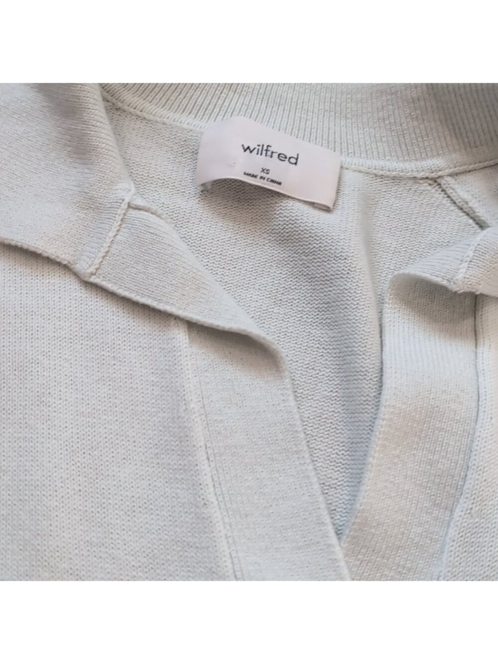 Aritzia Wilfred Clara V Neck Sweater - Picture 2 of 8